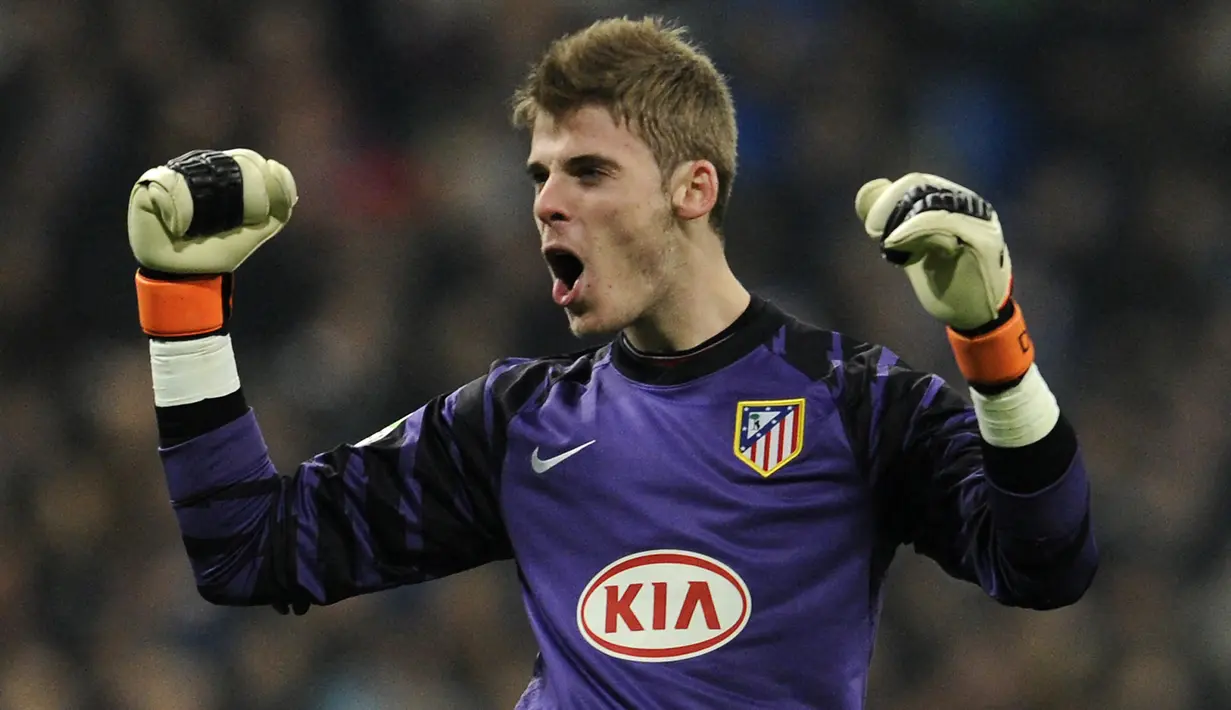David De Gea. Kiper asal Spanyol yang kini berusia 31 tahun ini terlebih dahulu berseragam Atletico Madrid selama dua musim mulai 2009/2010 hingga 2010/2011 usai dipromosikan dari tim yunior. Selama dua musim ia tampil 84 laga di semua ajang dengan torehan 23 clean sheet. (AFP/Javier Soriano)