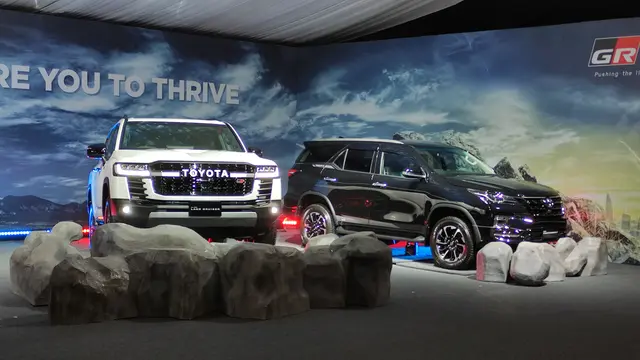 all new Toyota Land Cruiser dan new Toyota Fortuner (Ist)