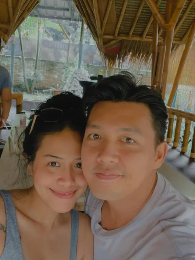 6 Potret Dirly Eks Suami Celine Evangelista Bareng Istri, Sudah Punya Dua Anak