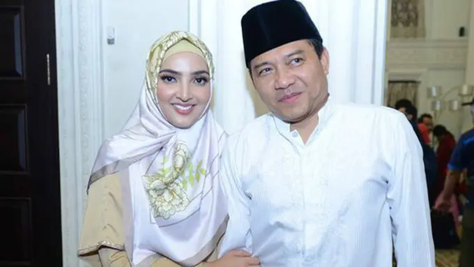 Bagi-bagi santunan jadi ritual rutin bagi Anang - Ashanty./Copyright KapanLagi.com/Bayu Herdianto