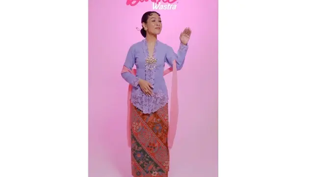 6 Gaya Andien Jadi Barbie dengan Balutan Kain Nusantara, Curi Perhatian