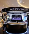 Alih-alih menyamarkan karakter wajah, filosofi complexion artistry yang menjadi identitas JUNGSAEMMOOL Beauty berfokus pada bagaimana makeup mampu menonjolkan keunikan setiap individu melalui hasil complexion yang natural dan sehat. [Dok/JUNGSAEMMOOL Beauty].