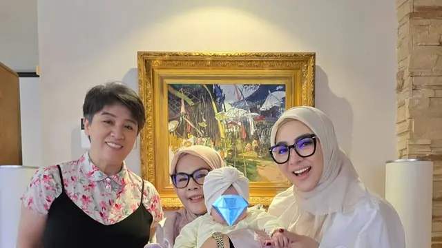 Penampilan Anak Syahrini Princess R Pakai Turban Bikin Gemas. (instagram/princessyahrini)