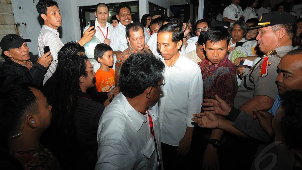 Demi Salami Jokowi, Ratusan Relawan Sikut-sikutan