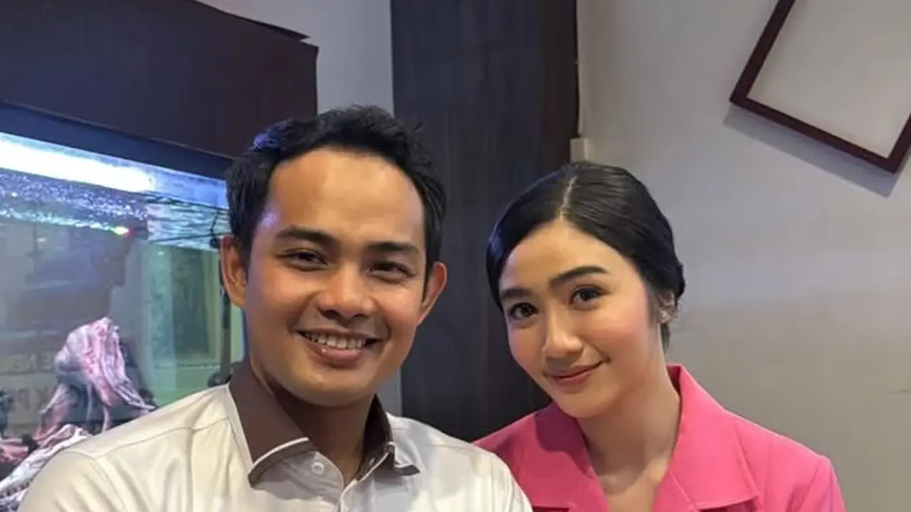 Febby Rastanty Jadi Ibu Bhayangkari Dibalut Seragam Pink
