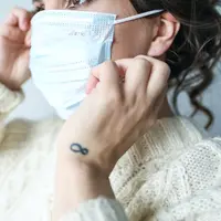 Ilustrasi Memakai Masker Credit: pexels.com/Polina