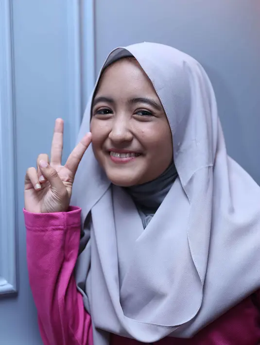 Yang membuat dirinya tambah sulit, lantaran di kampusnya, ada peraturan yang tiga kali tidak masuk dilarang mengikuti UTS. Apalagi dirinya mengaku telah tiga kali tidak masuk. (Nurwahyunan/Bintang.com)