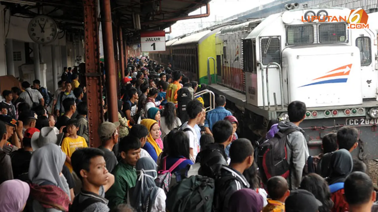 penumpang-kereta-denda-130821b.jpg