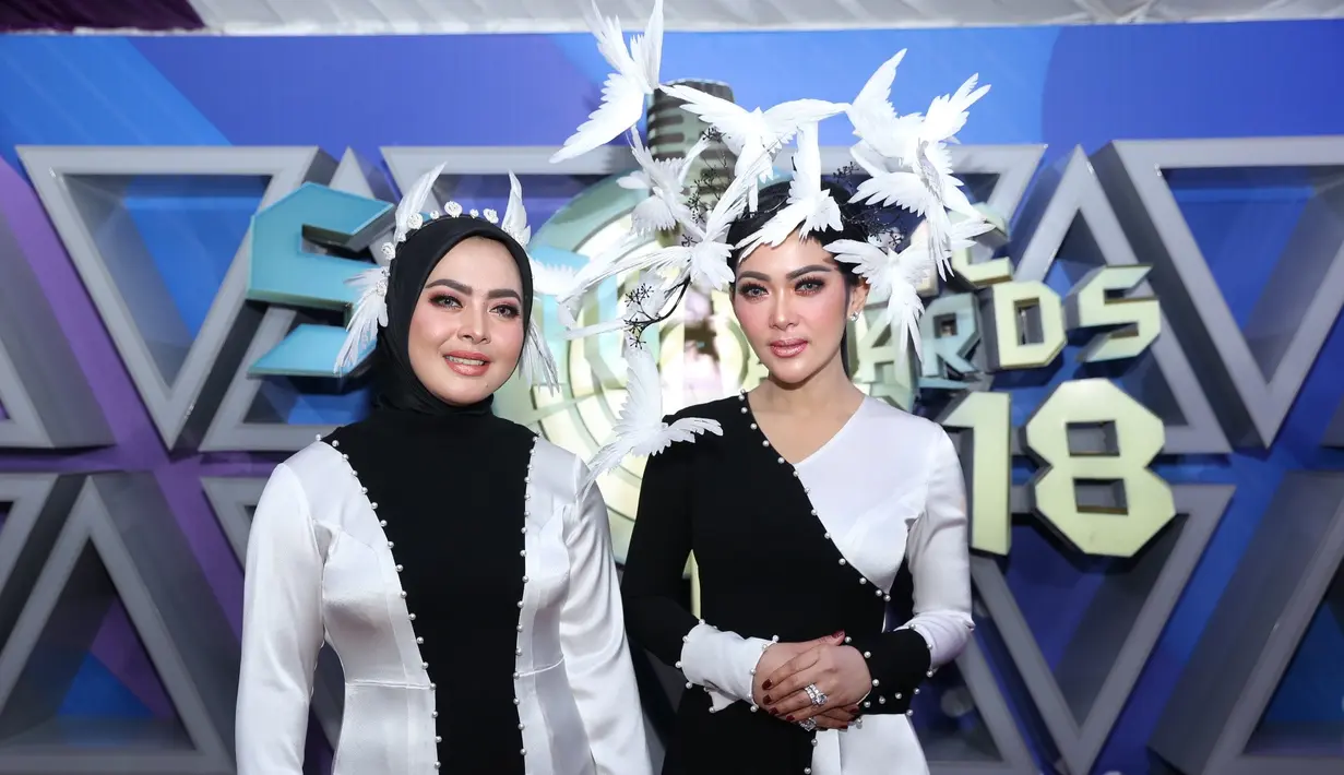 Syahrini sendir mengaku bahwa tema kostum yang dikenakan adalah mengikuti tema adiknya yang berhijab. (Adrian Putra/Bintang.com)