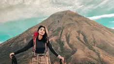 Debi Sagita, merupakan aktris FTV yang lahir di Jambi, 16 Desember 1996. Ia merupakan aktris yang mengawali karier melalui dunia modeling dan bintang iklan di usia muda. (Liputan6.com/IG/@debisagita)