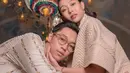 Meskipun bukan dari kalangan selebriti, sosok Dhika berhasil mencuri perhatian karena keanggunan dan kecantikannya. Kehadirannya di beberapa acara televisi bersama Brandon semakin membuat publik penasaran dengan sosoknya. Nantikan hari bahagia pernikahannya, kebahagiaan terpancar jelas di wajah pasangan anak sulung Ferry Salim dan Dhika Himawan. (Liputan6.com/IG/@brandonsalim)