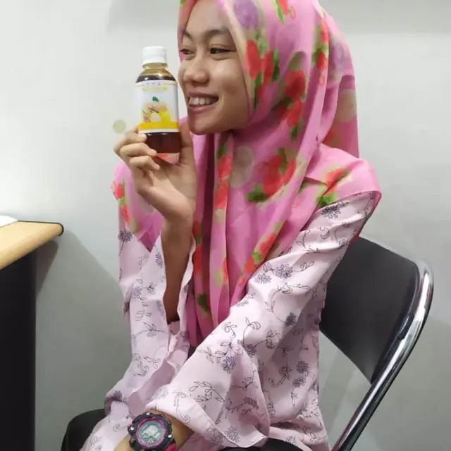 Vanya Pangkas Bobot 35 Kg dengan Konsumsi Madu Detoxlim
