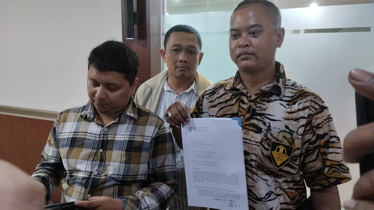 Lembaga Swadaya Masyarakat (LSM) Kongres Pemuda Indonesia (KPI) melaporkan Politisi Cinta Mega yang viral karena main game slot saat rapat paripurna ke Badan Kehormatan (BK) DPRD DKI Jakarta.