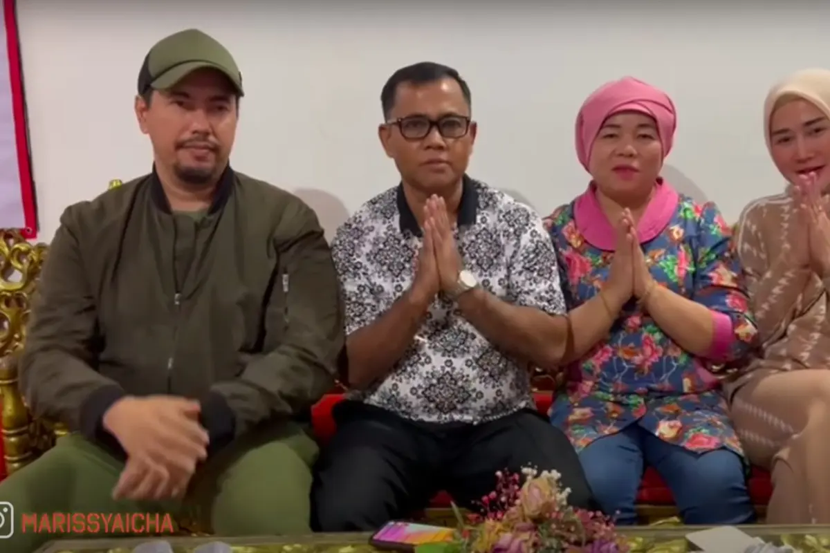 Ditengahi Marisya Icha, Sunan Kalijaga Temui Ayah Mendiang Bibi Andriansyah. (YouTube Marissya Icha)