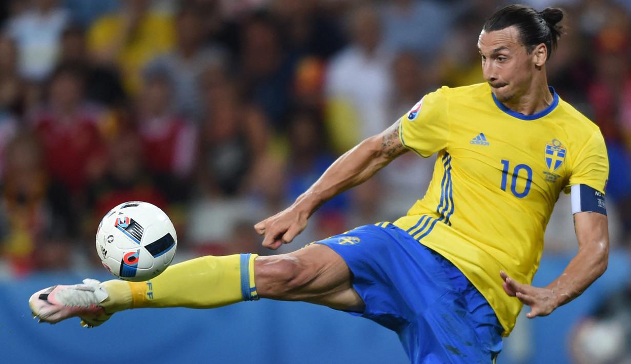 Menjadi pencetak gol terbanyak bagi Timnas sepanjang masa tentu menjadi kebanggaan tersediri. Namun kebanggaan 5 pemain berikut terasa hambar karena nyatanya tak pernah sekalipun mencetak gol di ajang terbesar antar-negara yaitu di arena Piala Dunia yang digelar empat tahun sekali. Berkiut daftar kelima pemain tersebut. (AFP/Bulent Kilic)