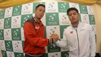 David Agung Susanto (kiri), sudah siap menghadapi Alberto Lim partai pertama laga Piala Davis antara Filipina dan Indonesia di Manila, Jumat (3/2/2017). (Pelti)