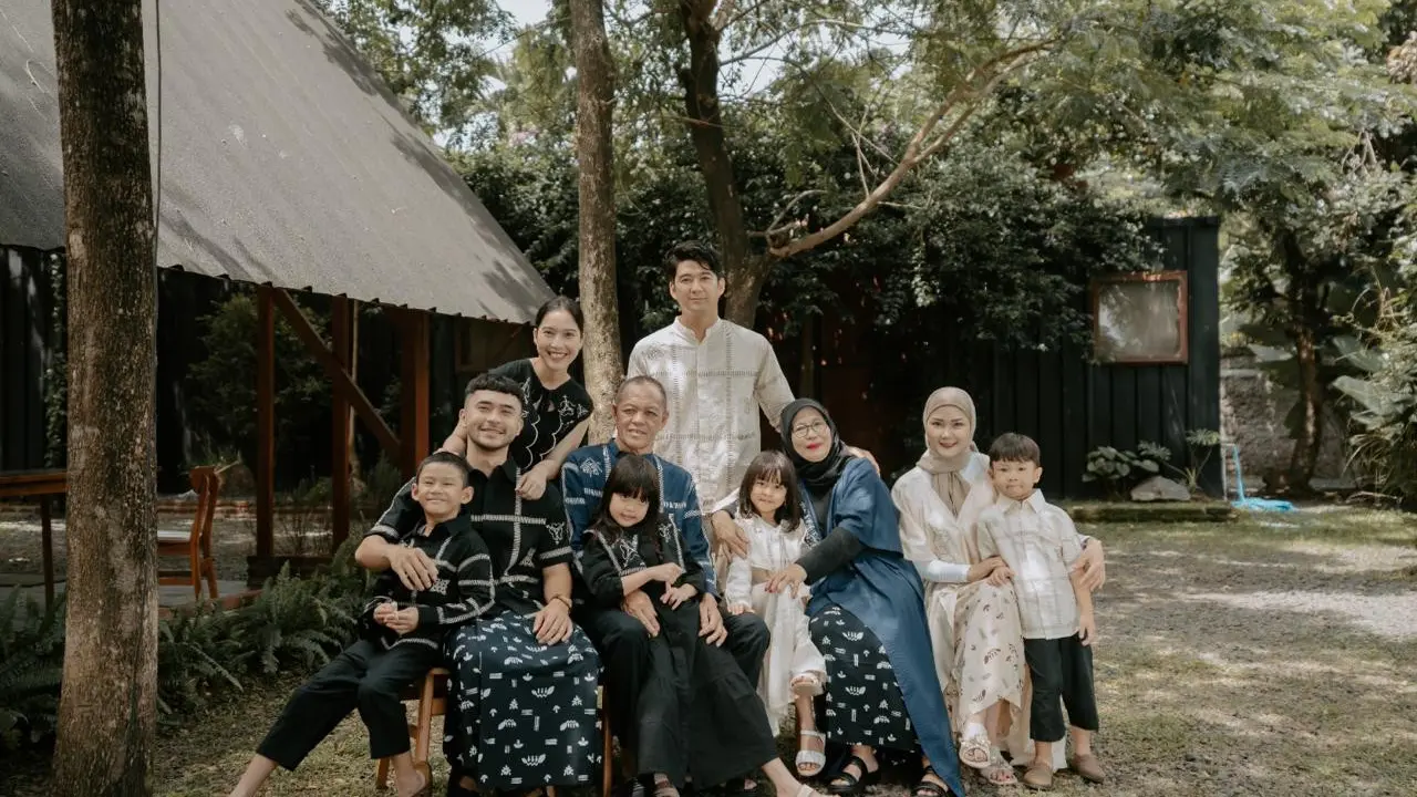 Dama Kara, sebuah brand batik asal Bandung, didirikan oleh Nurdini Prihastiti pada tahun 2020 di tengah pandemi COVID-19.