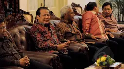 Ketua DPR RI, Setya Novanto (kanan) didampingi wakil Ketua DPR Fadli Zon, Agus Hermanto dan Fahri Hamzah saat bertemu Presiden Joko Widodo di Istana Merdeka, Jakarta, Senin (2/2/2015). (Liputan6.com/Faizal Fanani)