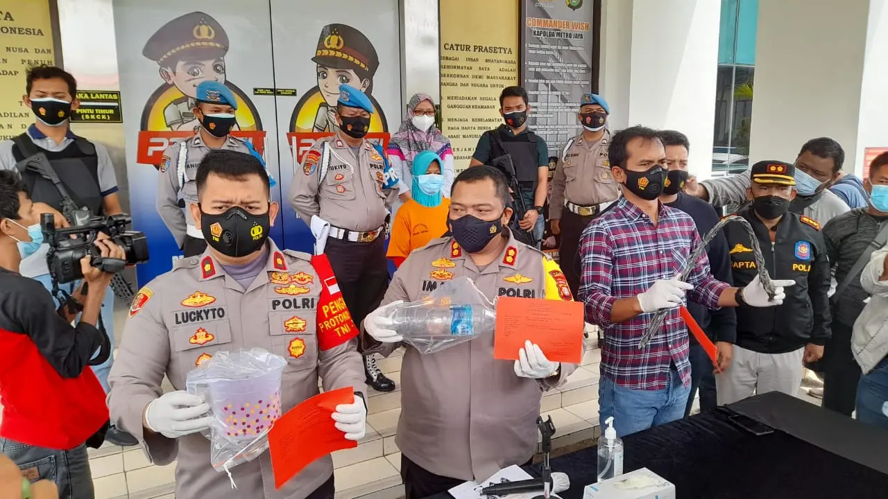 Kristina (53), istri yang membakar suaminya, Samsudin (47) di Tangerang Selatan, ditangkap Polisi di rumah orangtuanya di Semarang, Jawa Tengah.