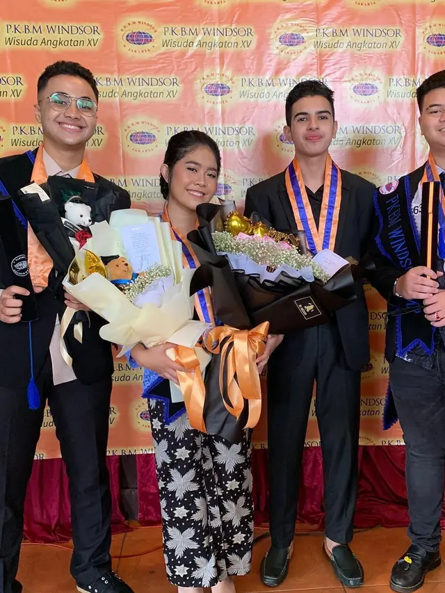 Alifa Lubis dan artis muda jalani wisuda SMP (Foto: Instagram @nasaranoez)
