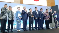 HUT Kaisar Jepang di Jakarta (kiri-kanan) Menhub Budi Karya, Menteri ESDM Arifin Tasrif, Dubes Jepang Ishii Masafumi dan istri, Mantan Wapres Jusuf Kalla, Menko Perekonomian Airlangga Hartarto, mantan Mendag Rachmad Gobel, Menteri ATR Sofyan Djalil.