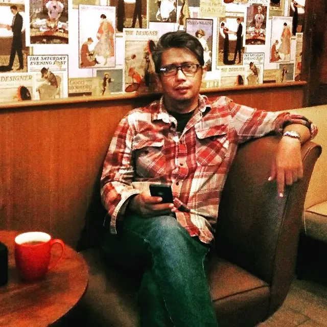 6 Potret Harry Nugraha Mantan Suami Mulan Jameela, Seorang Guru dan Musisi