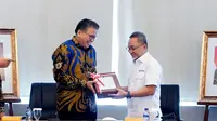 Menteri Perdagangan Zulkifli Hasan (Zulhas) saat menerima laporan hasil pemeriksaan BPK RI atas laporan keuangan Kemendag tahun anggaran 2022 hari ini, pada Selasa (11/7/2023) di Kantor Kementerian Perdagangan, Jakarta.