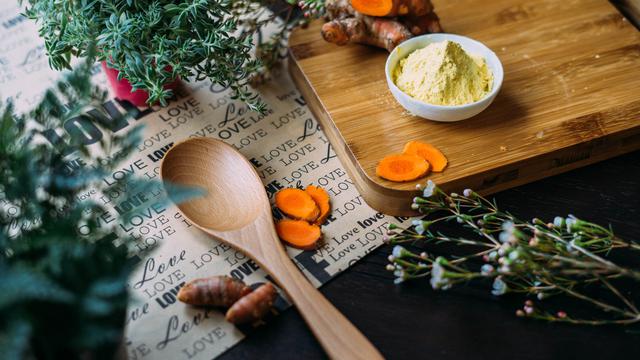 Ilustrasi kunyit, atasi mata panda