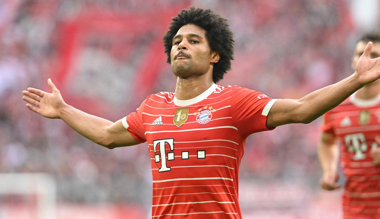 Serge Gnabry. Sayap kanan Jerman berusia 26 tahun ini didatangkan Arsenal dari Stuttgart U-17 pada awal musim 2011/2012 dengan nilai transfer 100 ribu euro dan langsung memperkuat tim muda Arsenal U-18. Pada awal musim 2013/2014 ia dipromosikan dari tim U-18 langsung ke tim senior Arsenal. Setelah 2 musim, pada awal 2015/2016 ia dipinjamkan ke West Bromwich Albion selam setengah musim. Pada awal musim 2016/2017 Arsenal akhirnya melepasnya ke Werder Bremen dengan mahar 5 juta euro. Kini ia menjadi bagian skuat Bayern Munchen sejak awal musim 2017/2018. (AFP/Kerstin Joensson)