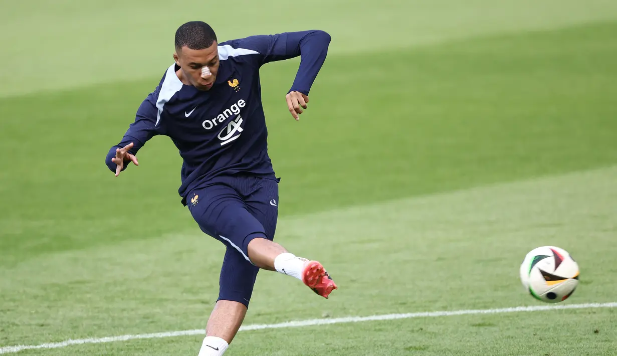 Timnas Prancis akan menghadapi Belanda di laga kedua Grup D Euro 2024 di Stadion Red Bull Arena, Leipzig, Jerman pada Jumat (21/6) malam atau Sabtu (22/6) dini hari WIB. (FRANCK FIFE / AFP)