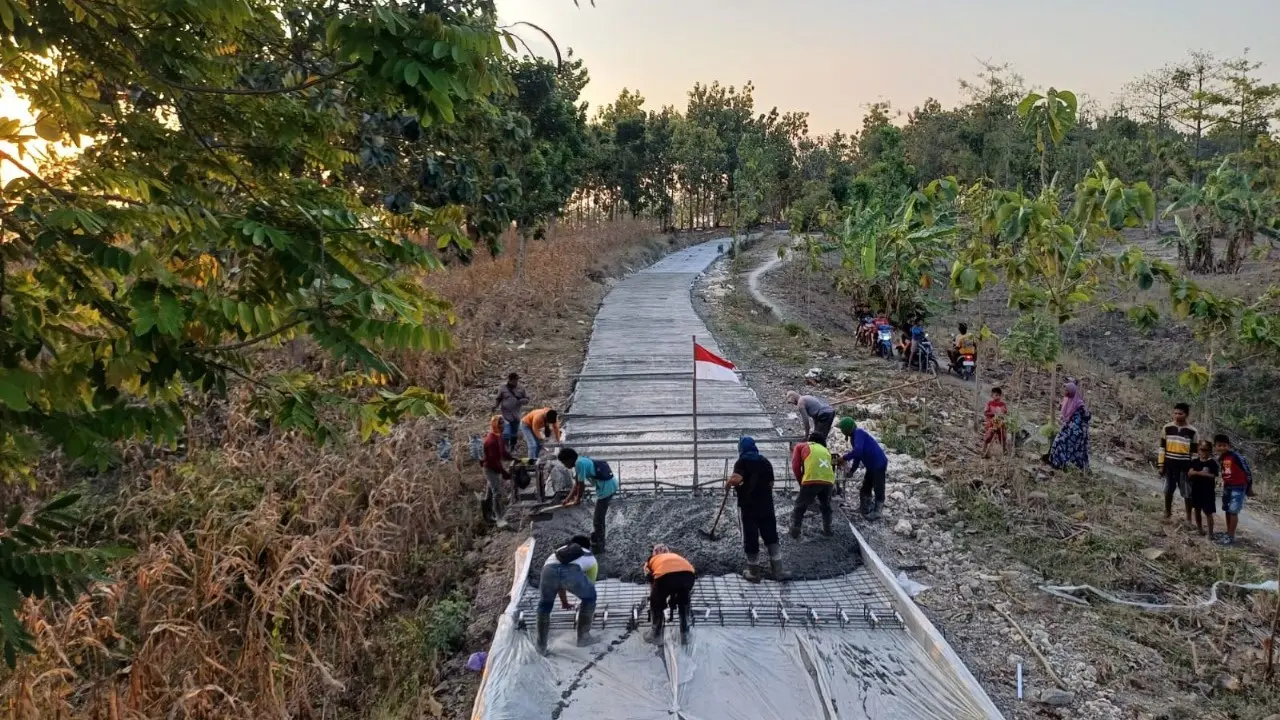 Pembangunan dengan rigid beton Jalan Bringin-Boan 1
