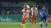 Boaz Solossa gagal mengulangi performa impresif saat mencetak dua gol ke gawang Persib.
