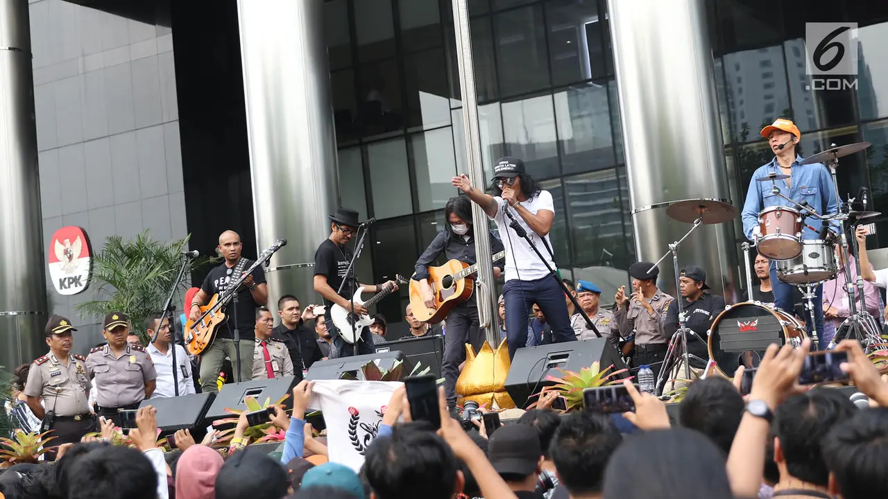 Tolak Hak Angket, Slank Manggung di Halaman Gedung KPK