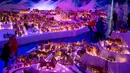 Pemandangan pameran desa jahe di Bergen, Norwegia pada 18 November 2019. Pameran tahunan yang populer ini menampilkan ratusan rumah dan struktur lainnya dari kue jahe yang identik dengan perayaan Natal. (Marit Hommedal/NTB scanpix via AP)