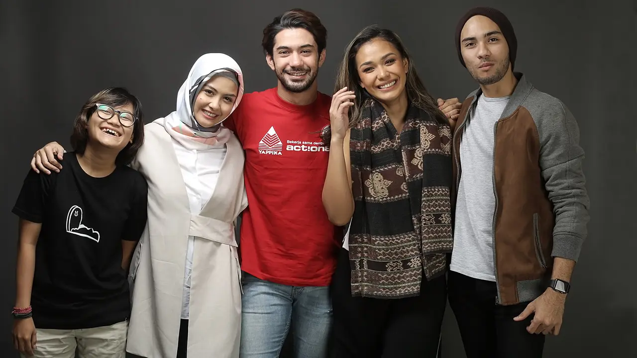[Bintang] Reza Rahadian - Adinia Wirasti - Revalina S. Temat