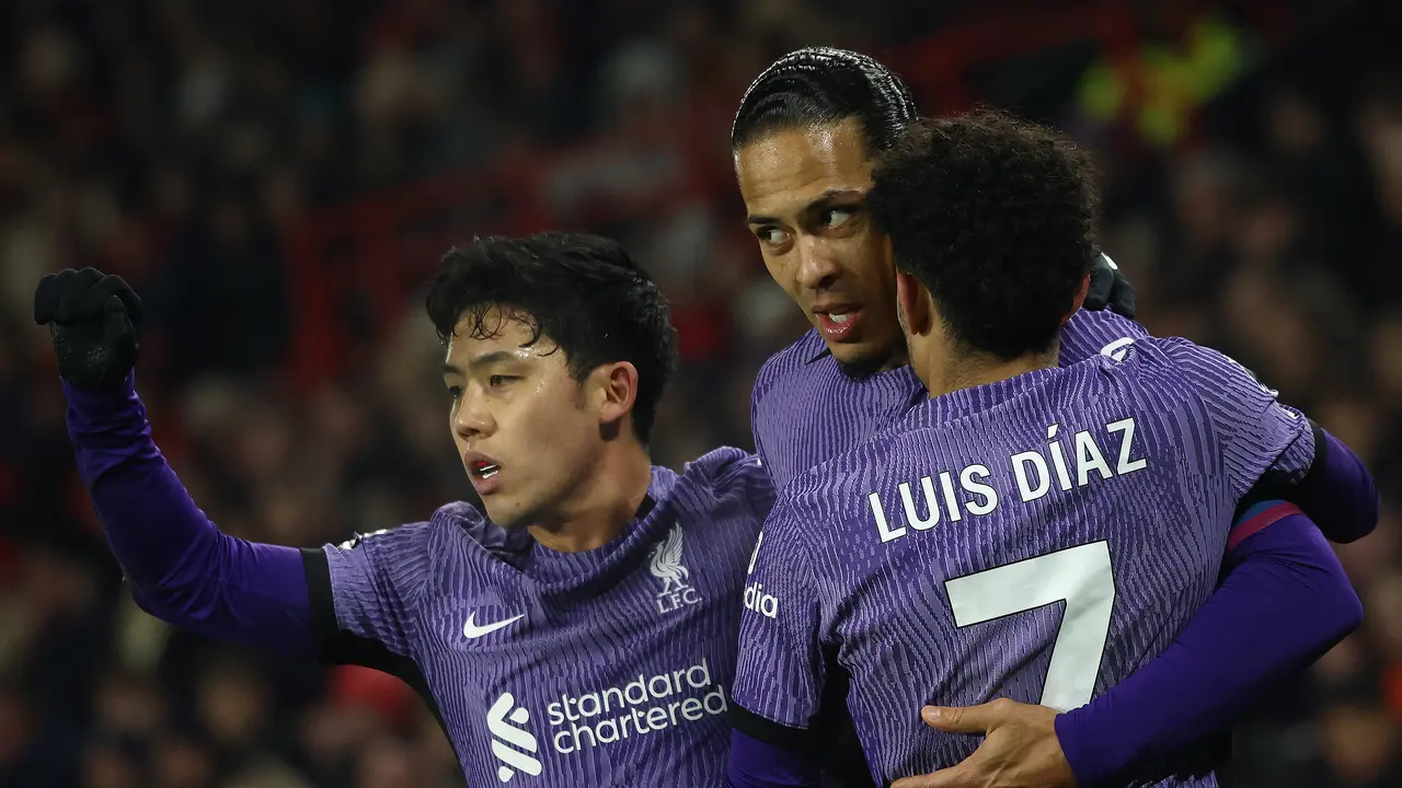 Liverpool, Wataru Endo, Virgil van Dijk, Luis Diaz