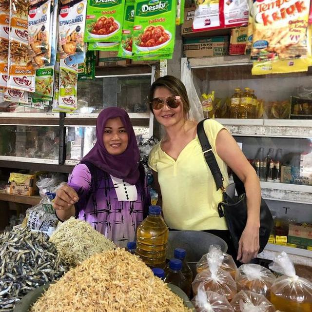Tampil Sederhana, Ini 7 Momen Tamara Bleszynski saat Belanja di Pasar Tradisional