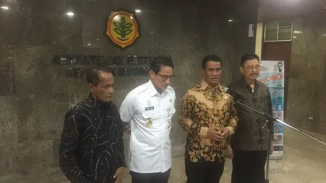 Wakil Gubernur DKI Jakarta Sandiaga Uno dan Mentan Amran Sulaiman (Dok Foto: Liputan6.com/Ditto Radityo)