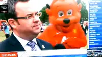 [VIDEO] Maskot Resmi MU Ganggu Sesi Wawancara