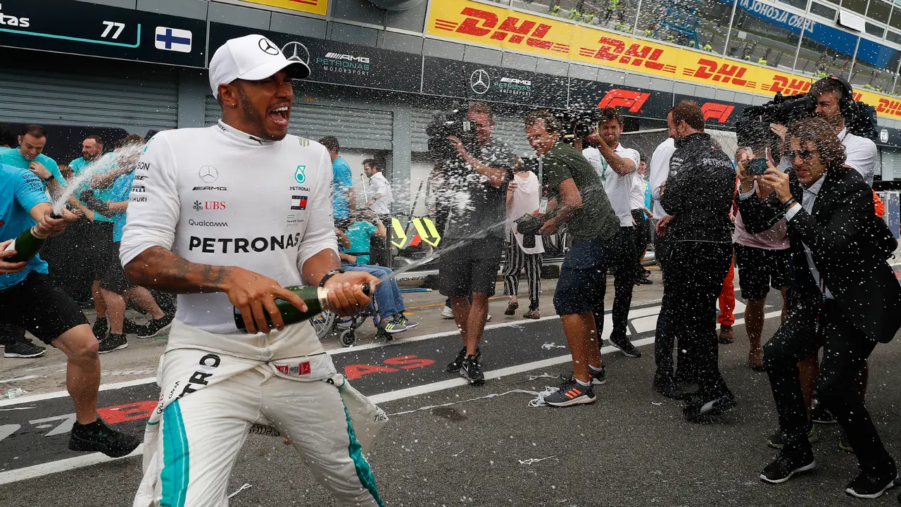 Selebrasi Lewis Hamilton Raih Juara GP Italia