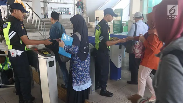 Penumpang KRL.