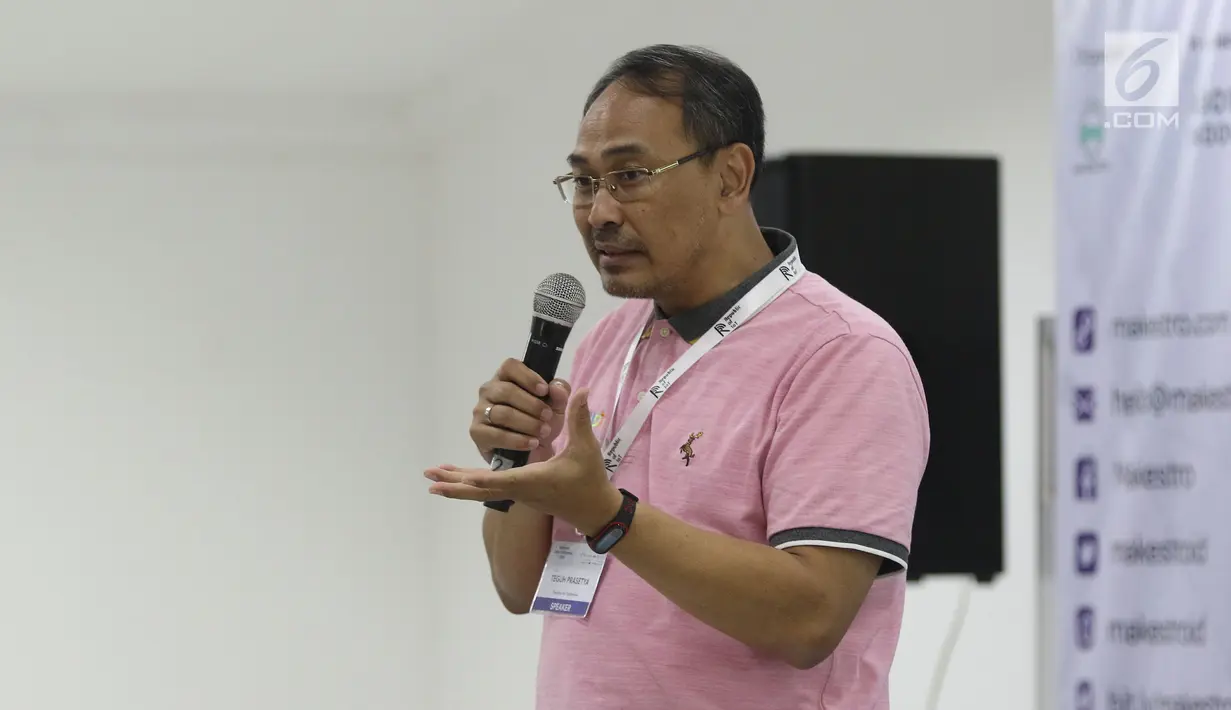 Ketua Umum Asosiasi IoT Indonesia Teguh Prasetya memberikan sambutan dalam Indonesia Long Range Conference (IDLoRaCon) 2019 di Function Hall Studio 6 Emtek City, Jakarta, Rabu (14/8/2019). Perkembangan IoT di Indonesia juga menjadi pembicaraan dalam acara ini. (Liputan6.com/Herman Zakharia)