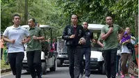 Jokowi tampak santai berlari dengan pakaian kasualnya.(dok. Instagram @jokowi/https://www.instagram.com/p/BsHcyxcB_i6/Esther Novita Inochi)