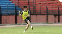 Pemain asal Korea Selatan, Cho Chan-ho, mencoba peruntungan di PSIS. (Bola.com/Vincentius Atmaja)