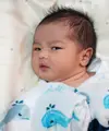 Kebahagiaan tengah dirasakan pasangan selebriti Ririn Dwi Ariyanti dan Aldi Bragi. Ririn baru saja melahirkan anak ketiga buah cintanya dengan Aldi. Kabar itu disampaikan oleh Aldi dalam Instagram. (Instagram/ririndwiariyanti)