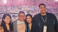 Istri dan Anak Menteri Pemuda dan Olahraga, Dito Ariotedjo Nonton Konser Taylor Swift di Singapura. [@ditoariotedj]