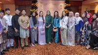 Tanpa Pangeran Mateen, Anisha Rosnah menghadiri acara halalbihalal dengan keluarga berkebutuhan khusus. (dok. Instagram @theimpianproject.bn/https://www.instagram.com/p/C6Sek5yhIkR/)