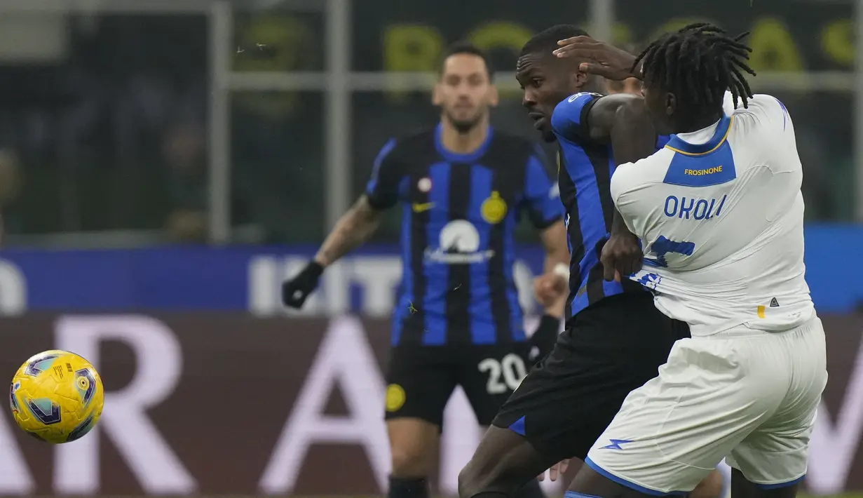 Kemenangan atas Frosinone membuat Inter kembali mengambil puncak klasemen Liga Italia 2023-2024 dari Juventus. (AP Photo/Luca Bruno)