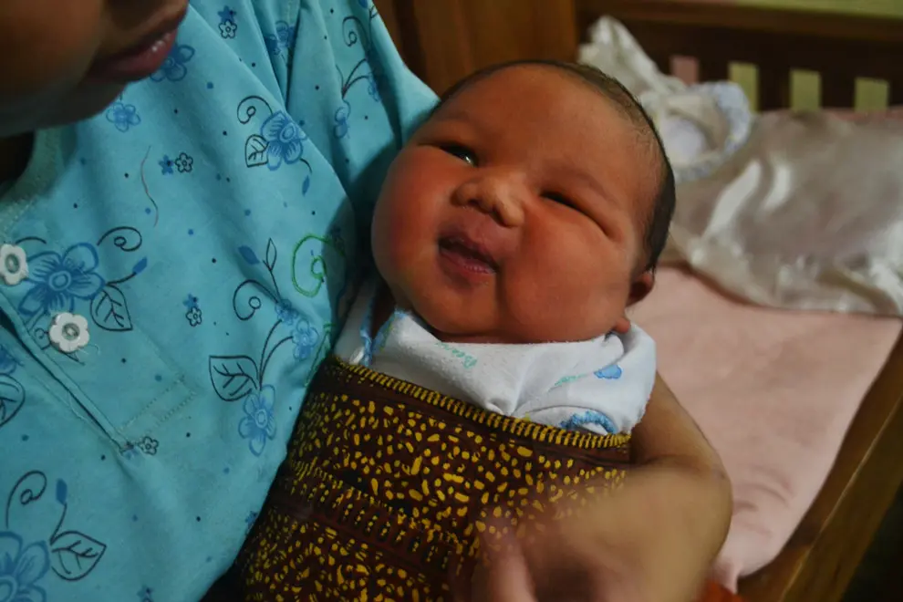 Bayi jumbo seberat 5,4 kilogram dilahirkan dari seorang ibu yang hanya bertinggi badan 148 centimeter. (Liputan6.com/Muhamad Ridlo)