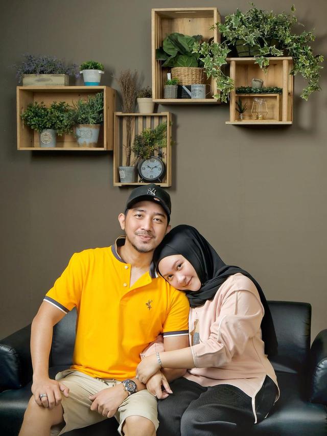 Disebut Mirip Aldebaran, Ini 6 Potret Dede Fajar Kurniawan Adik Bungsu Denny Cagur